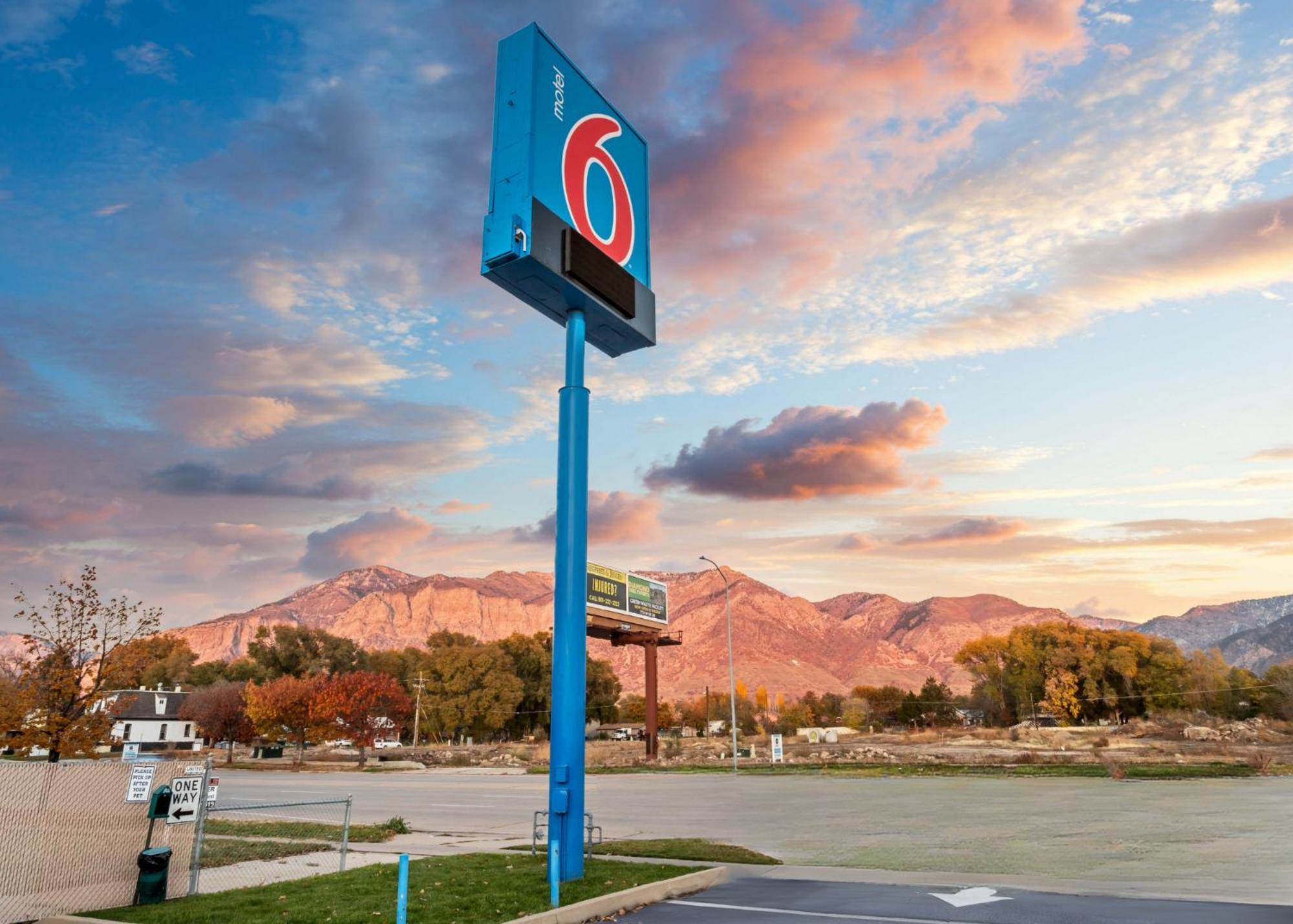 Motel 6 Ogden, Ut- Downtown エクステリア 写真